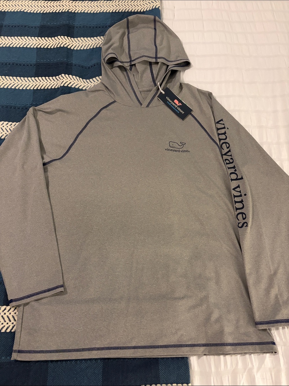 Vineyard Vines Men’s Gray Hooded Long-Sleeve Pullover with Navy size M